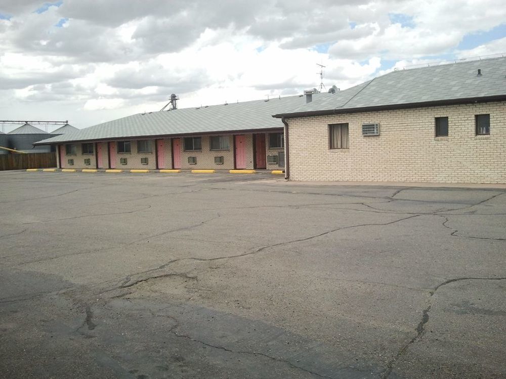 Country Manor Motel Watkins Esterno foto
